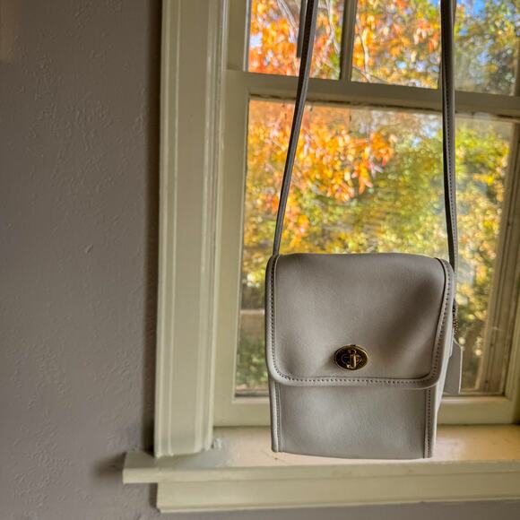 🥛 Rare VTG COACH 9993 White Cream Leather Mini Pocket Purse Brass Turnlock - Picture 10 of 11